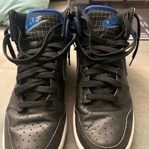 Nike 2021 Mens 6.5
Dunk High SE 'Hyper Royal Camo'